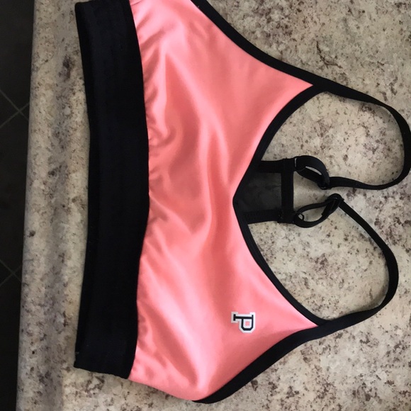 I’m selling a Victoria’s Secret pink bra - Picture 1 of 2